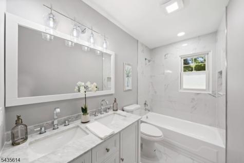 4 Dorothea Terrace Lawrence NJ 08648