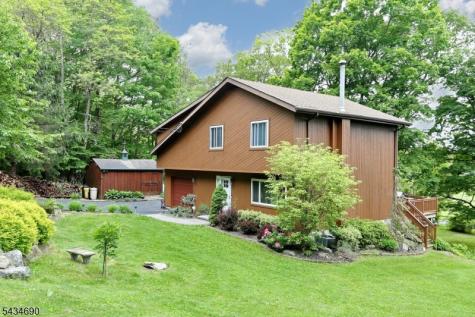 64 Larchmont Drive West Milford NJ 07421