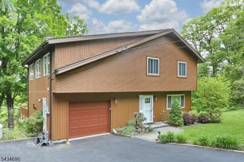 64 Larchmont Drive West Milford NJ 07421