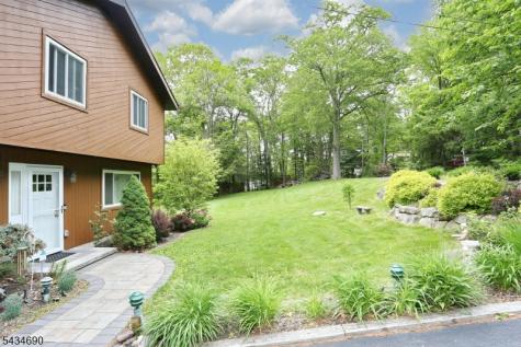 64 Larchmont Drive West Milford NJ 07421
