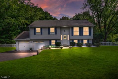 6 Redwood Drive Clinton NJ 08809