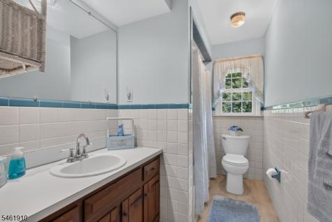 6 Redwood Drive Clinton NJ 08809