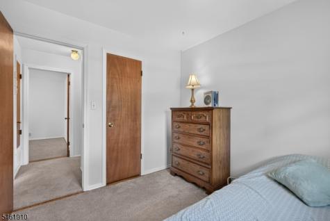 6 Redwood Drive Clinton NJ 08809