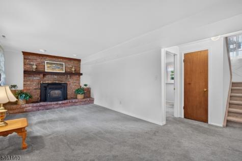 6 Redwood Drive Clinton NJ 08809