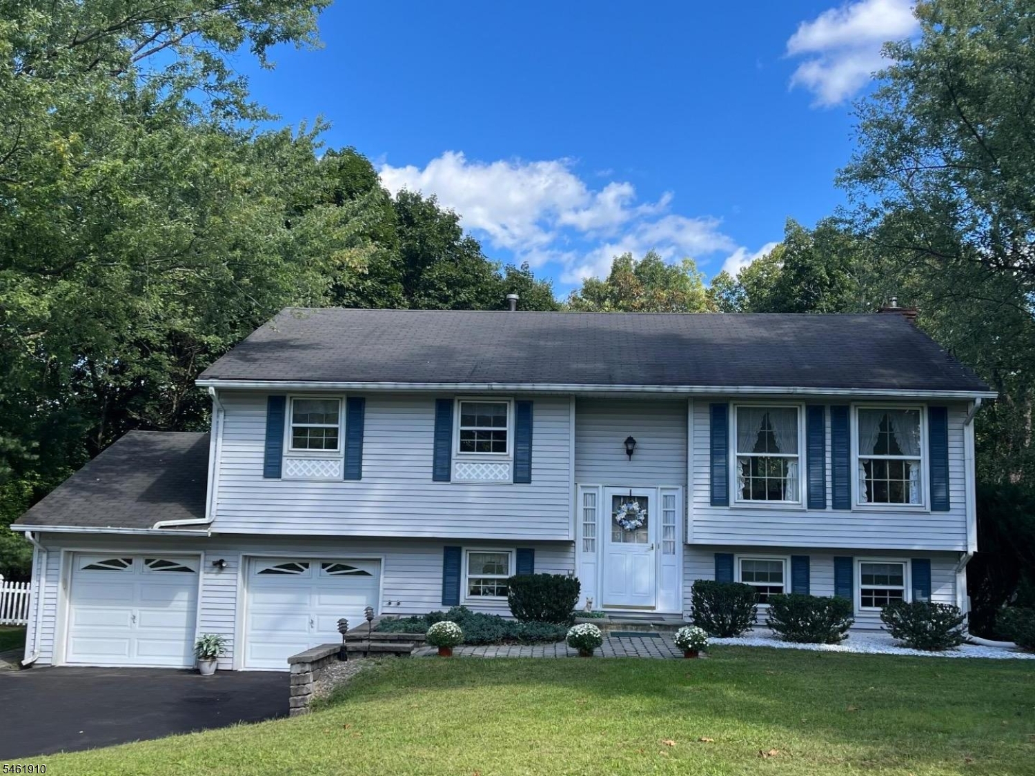 6 Redwood Drive Clinton NJ 08809