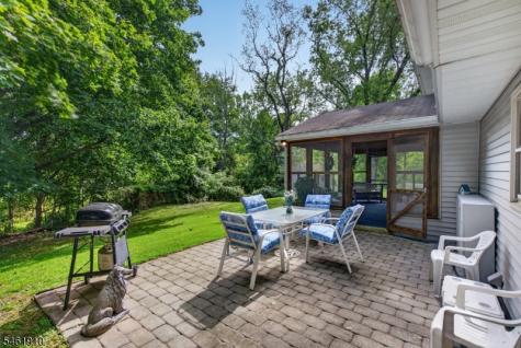 6 Redwood Drive Clinton NJ 08809
