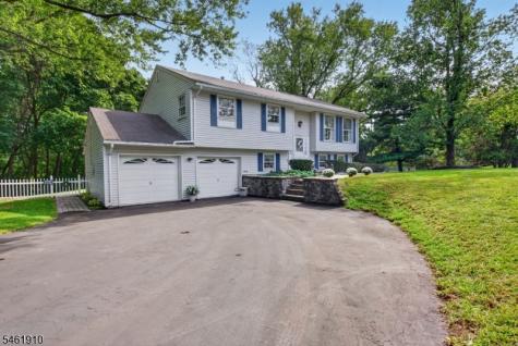 6 Redwood Drive Clinton NJ 08809