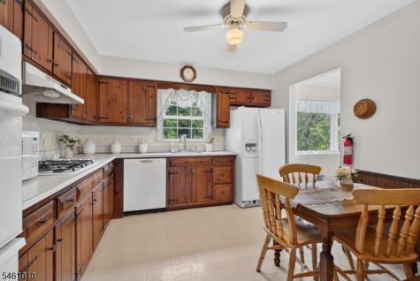6 Redwood Drive Clinton NJ 08809