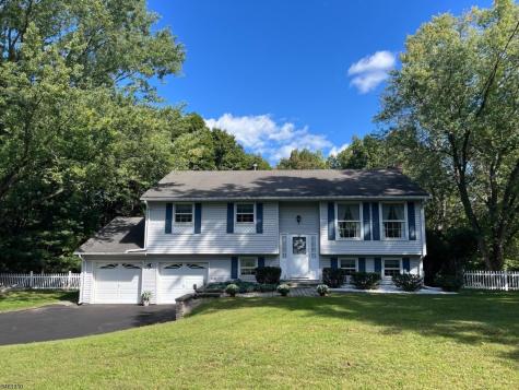 6 Redwood Drive Clinton NJ 08809