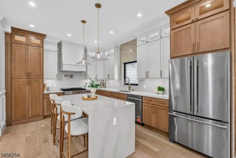 229 East Lane Clark NJ 07066
