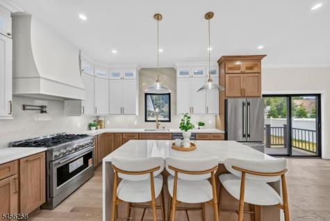 229 East Lane Clark NJ 07066