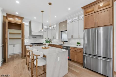 229 East Lane Clark NJ 07066