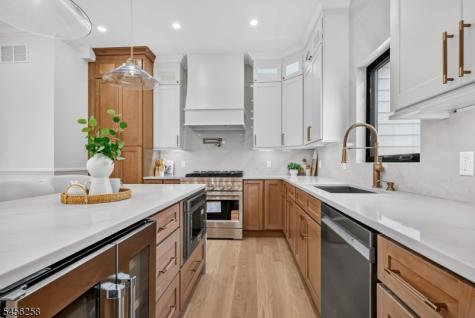 229 East Lane Clark NJ 07066