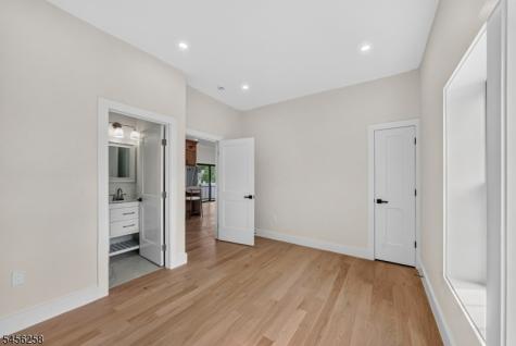 229 East Lane Clark NJ 07066