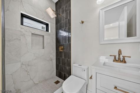 229 East Lane Clark NJ 07066