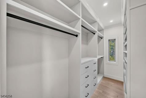 229 East Lane Clark NJ 07066