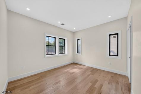 229 East Lane Clark NJ 07066