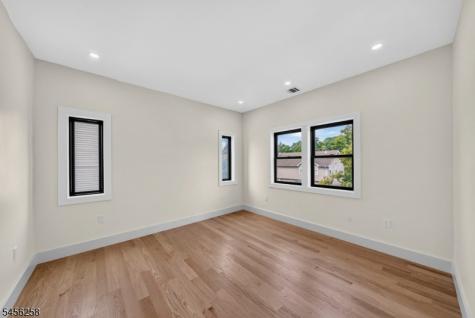 229 East Lane Clark NJ 07066