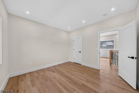 229 East Lane Clark NJ 07066