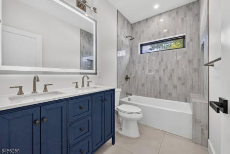 229 East Lane Clark NJ 07066