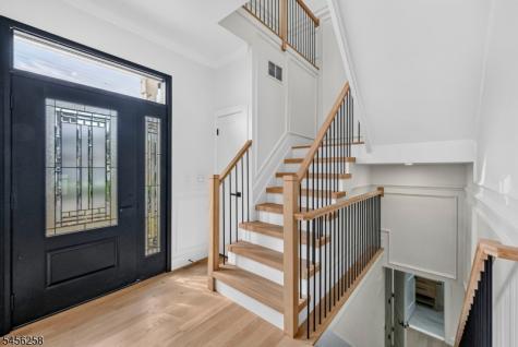 229 East Lane Clark NJ 07066