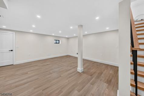 229 East Lane Clark NJ 07066
