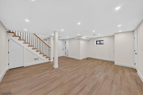 229 East Lane Clark NJ 07066
