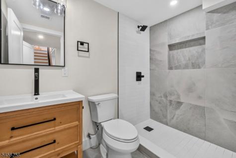 229 East Lane Clark NJ 07066