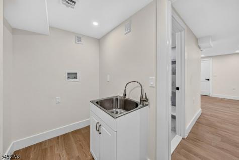 229 East Lane Clark NJ 07066