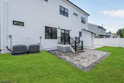 229 East Lane Clark NJ 07066