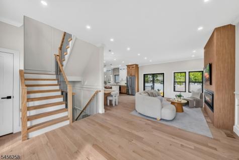 229 East Lane Clark NJ 07066