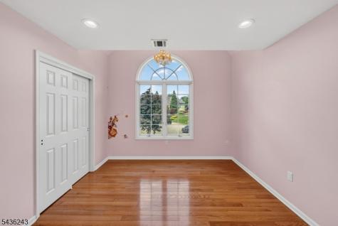 8 Van Duyne Court Montville NJ 07082