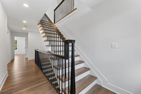 21 Pomona Avenue Pequannock NJ 07444