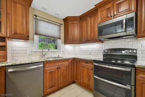 33 Avondale Road Denville NJ 07834