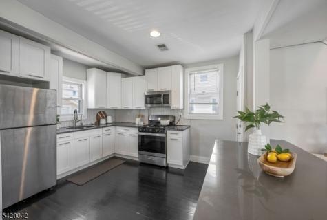 1154 Stasia Street Teaneck NJ 07666