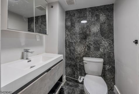 1154 Stasia Street Teaneck NJ 07666