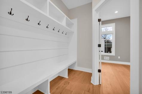 42 Charles Street Livingston NJ 07039