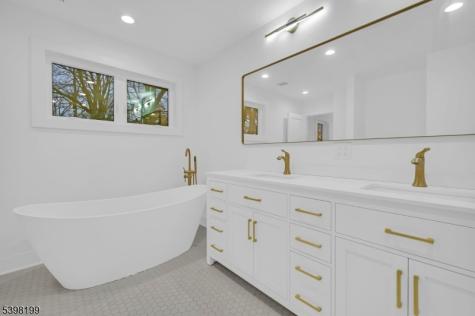 42 Charles Street Livingston NJ 07039