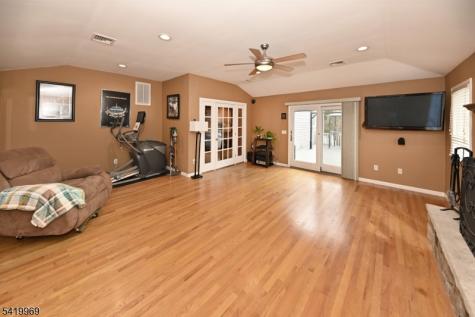 217 Sweetbriar Place Paramus NJ 07652