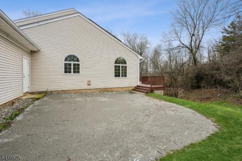 9 Nuthatch Court Allamuchy NJ 07840