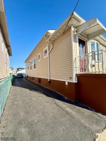 195 Maple Street Kearny NJ 07032