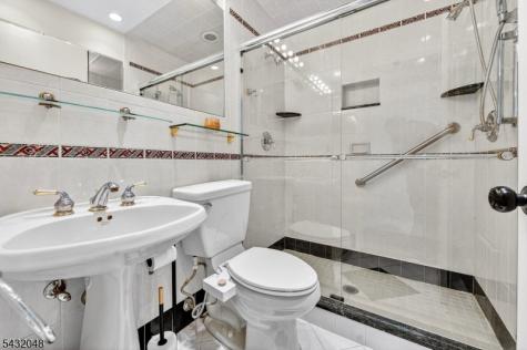21 5TH Avenue Linden NJ 07036