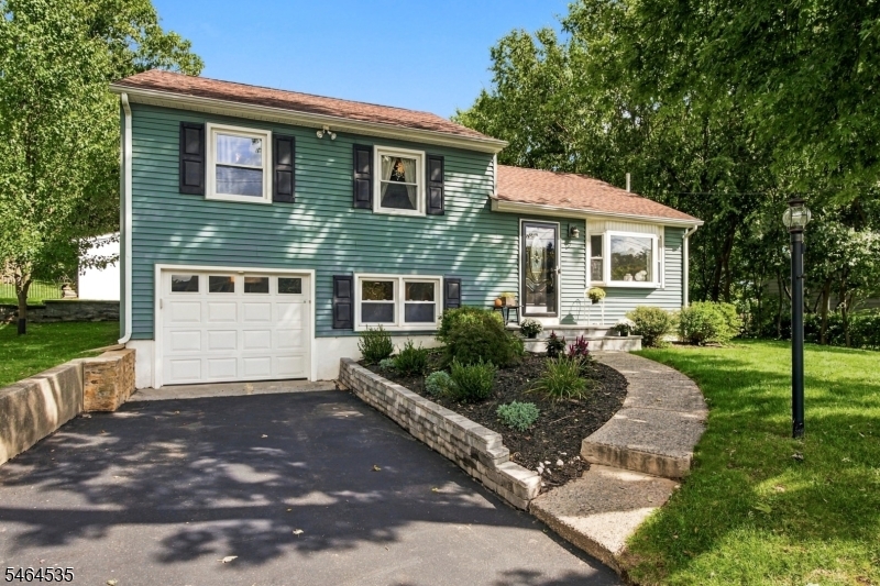 57 Lakeview Avenue Clinton NJ 08809