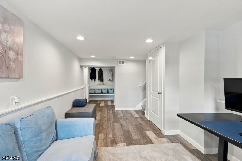 57 Lakeview Avenue Clinton NJ 08809