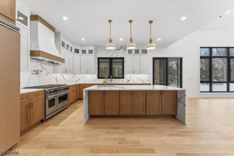 83 Falcon Road Livingston NJ 07039