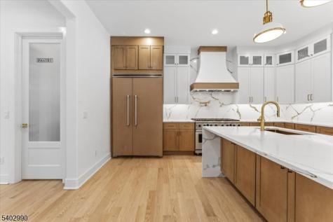 83 Falcon Road Livingston NJ 07039