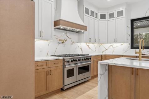 83 Falcon Road Livingston NJ 07039