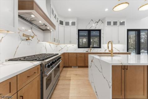 83 Falcon Road Livingston NJ 07039