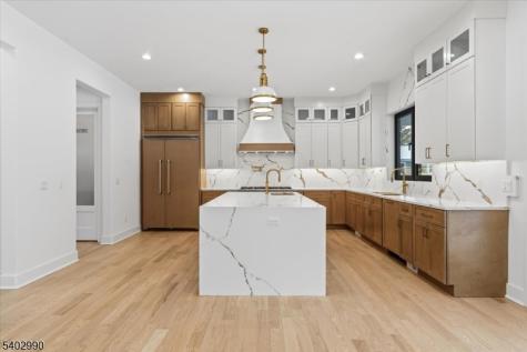 83 Falcon Road Livingston NJ 07039