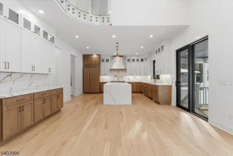 83 Falcon Road Livingston NJ 07039